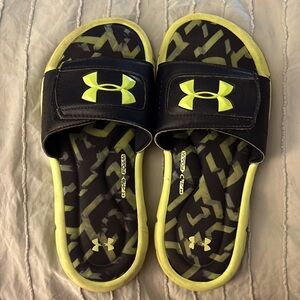 Under armour boys slides